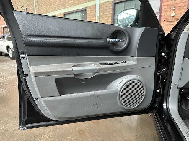 Dodge magnum rt hemi 5.7 v8 380pk 2005 - youngtimer - afbeelding 22 van  39