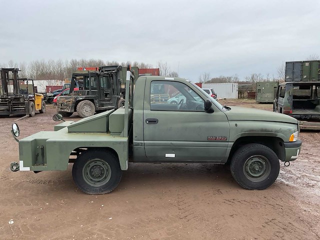 Dodge ram 2500 vliegtuigsleper - afbeelding 10 van  11