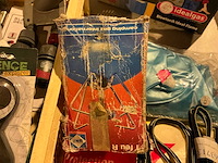 Doe-het-zelf artikelen in plastic krat - afbeelding 5 van  6