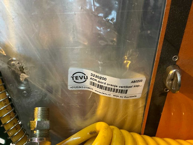 Doe-het-zelf & verbouwartikelen in plastic krat - afbeelding 5 van  5