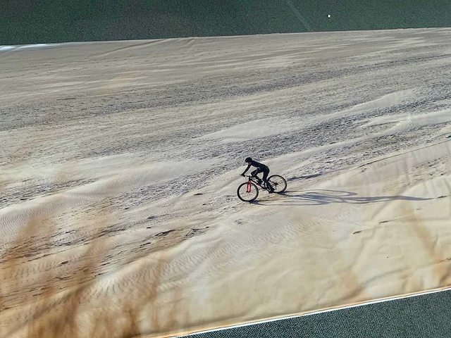 Doek fietser op strand 260x710 cm - afbeelding 3 van  8