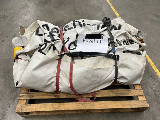 Doelschieten op de stropdas (rood/wit/blauw) - afbeelding 2 van  4