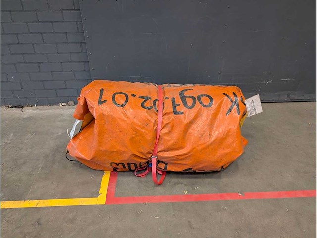 Doelschieten stropdas opblaasbaar (blauw/geel) - afbeelding 2 van  2