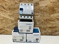 Doepke dfs4 aardlekschakelaar 4p 40a 0.03a type a (3x) - afbeelding 1 van  4
