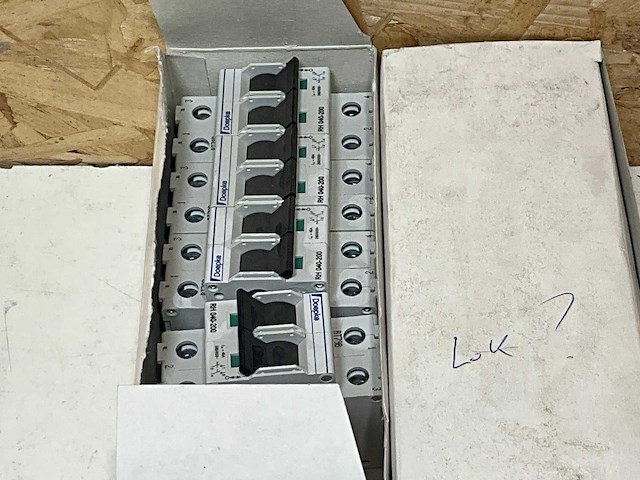Doepke rh lastafscheider hoofdschakelaar ip20 2p 40a (17x) - afbeelding 3 van  3