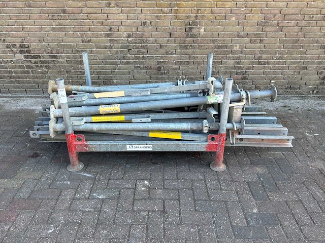 Doka stempels en leuningstaanders - afbeelding 1 van  5