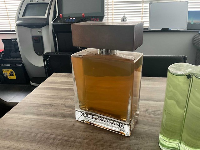 Dolce & gabbana parfum presentatiefles (eyecatcher 34cm) - afbeelding 1 van  3