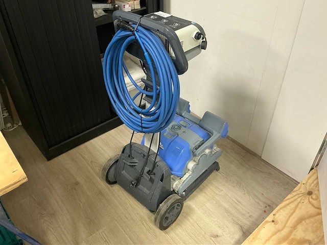 Dolphin m400 zwembadrobot - afbeelding 5 van  5