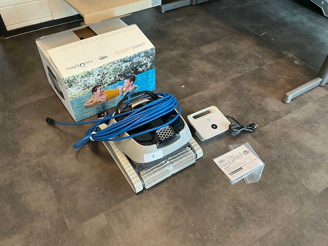 Dolphin scoop smart zwembadrobot - afbeelding 1 van  6