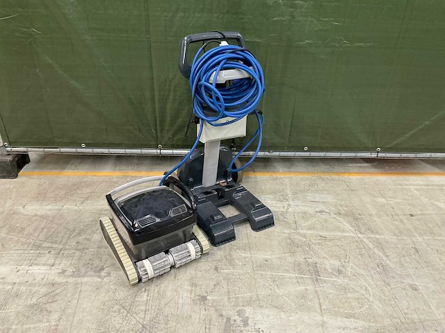 Dolphin ultimate smart zwembad zuigrobot - afbeelding 1 van  9