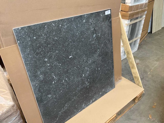 Dom vibes dark 90x90 cm tegel 32,4 m² - afbeelding 1 van  1