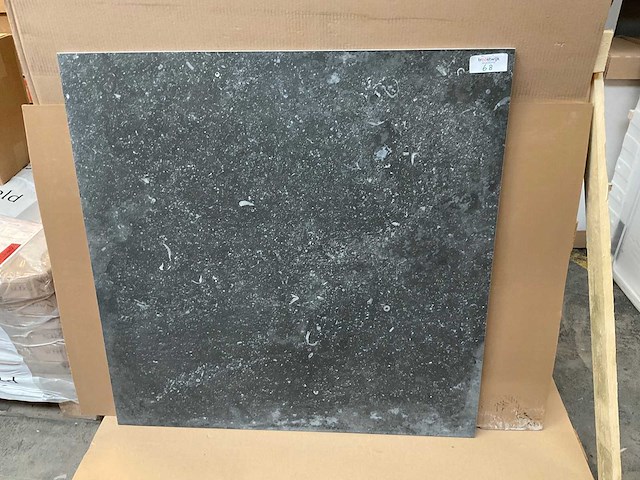 Dom vibes dark 90x90 cm tegel 32,4 m² - afbeelding 1 van  3