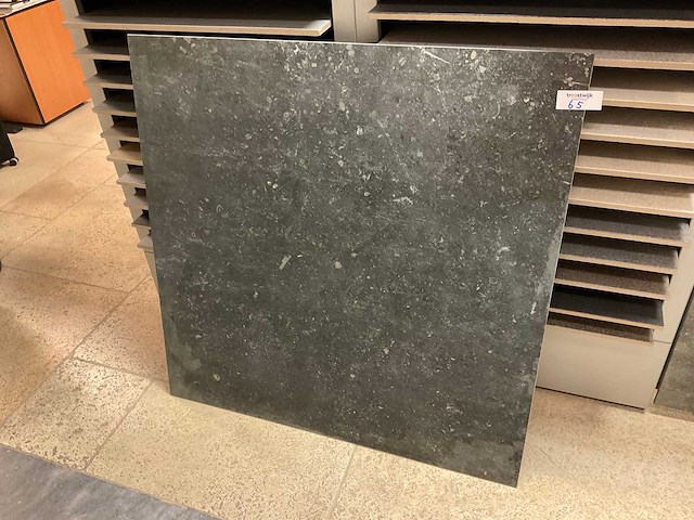 Dom vibes dark 90x90 cm tegel 64,8 m² - afbeelding 1 van  2