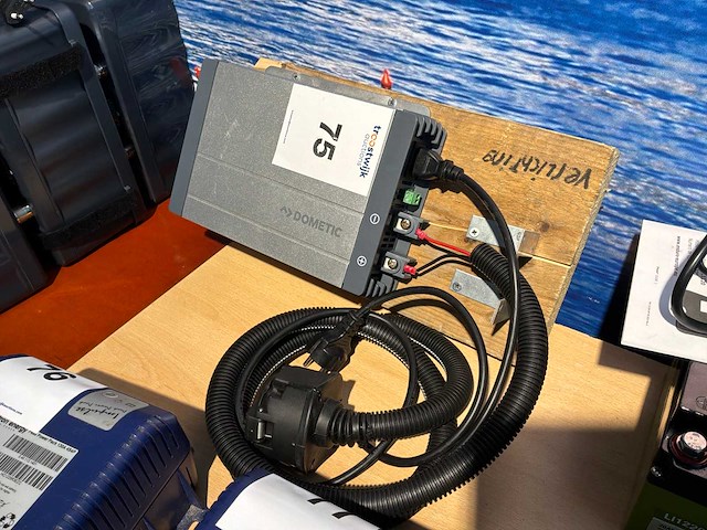 Dometic acculader - afbeelding 1 van  4