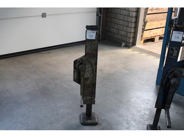 Domme kracht. vermoedelijk 5 ton. - afbeelding 1 van  2