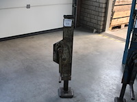Domme kracht. vermoedelijk 5 ton. - afbeelding 1 van  2