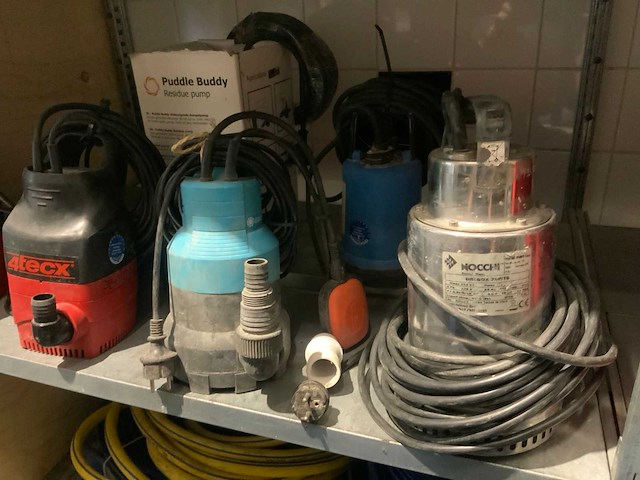 Dompelpomp (4x) en waterafvoerslangen - afbeelding 1 van  5