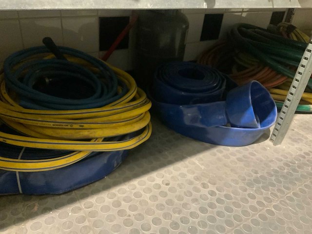 Dompelpomp (4x) en waterafvoerslangen - afbeelding 4 van  5