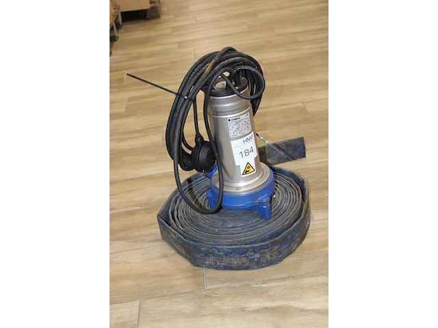 Dompelpomp lowara domogril met slang. opvoerhoogte max 9,05 meter. - afbeelding 2 van  2