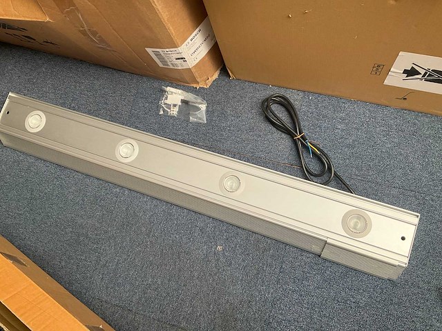 Domus line domino hl onderkastverlichting met stopcontact rvs - afbeelding 4 van  4