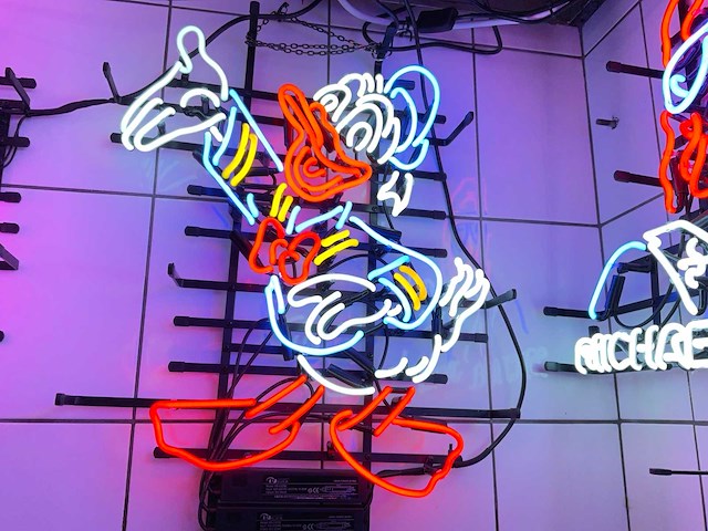 Donald duck glas neon - afbeelding 1 van  2