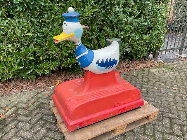 Donald duck kiddy ride - afbeelding 1 van  10