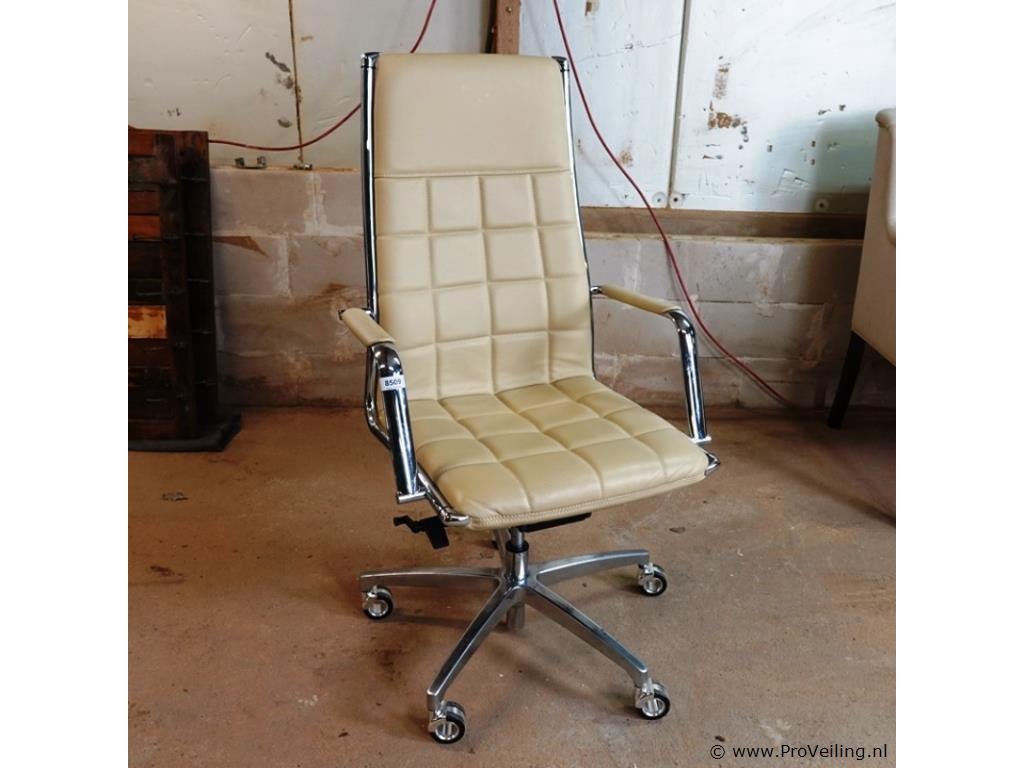 Na verhuizing overtollige zeer exclusieve/luxe inboedel delen w.o. divers bang&olufsen, le creuset , andere merkproducten, etc. door oozzoo