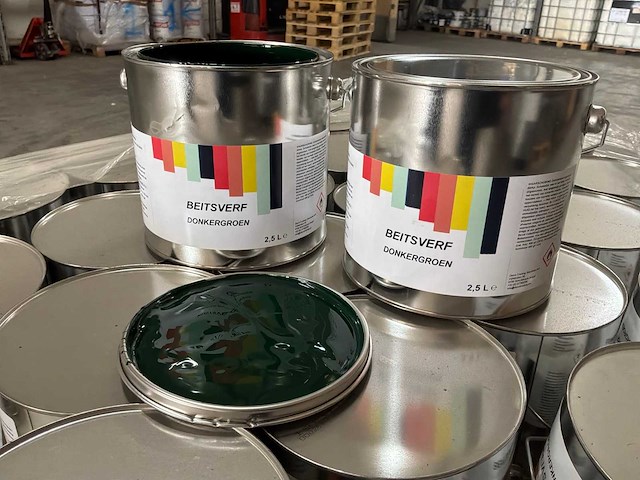Donkergroen dekkende beits (30x) - afbeelding 1 van  5