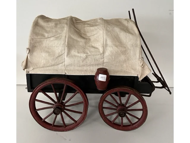 Donkerhouten western huifkar met rode wielen & accessoires - afbeelding 1 van  3