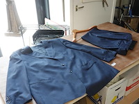 Door holland & sherry (een gerenommeerde savile row-kleermaker uit londen) met hoogwaardig vakmanschap en gebruik van zeer luxe stoffen gemaakt maatpak - afbeelding 1 van  6