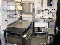 Doorschuifvaatwasser rima met aan- en afvoertafel. voorzien ecolab doseersysteem met diverse korven. afm. h... - afbeelding 1 van  4