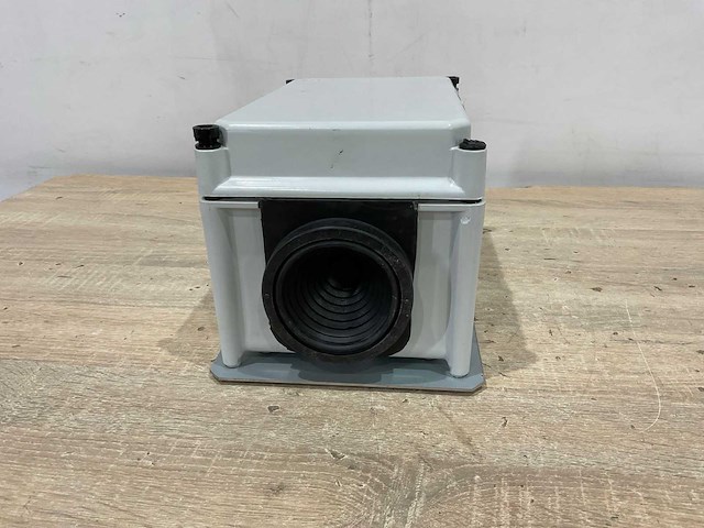 Doorvoer box 380v - afbeelding 3 van  3