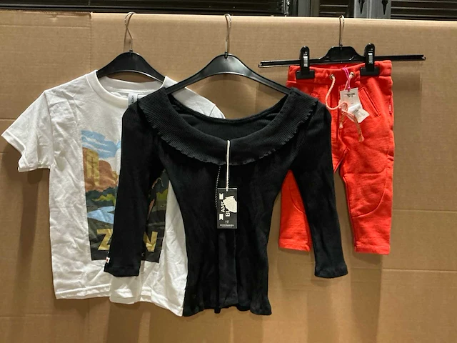 Doos - merk - kinderkleding (60x) - afbeelding 1 van  3