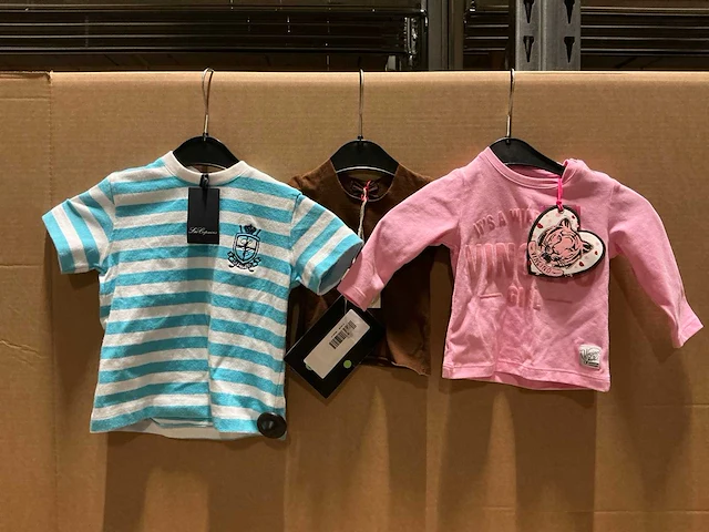 Doos - merk - kinderkleding (60x) - afbeelding 1 van  5