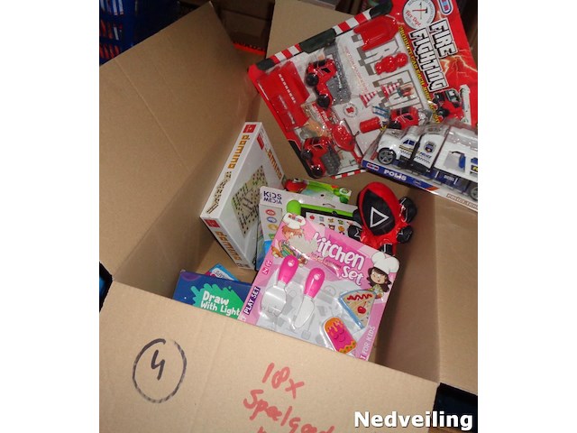 Doos 4 met mix speelgoed 18 stuks - afbeelding 1 van  3