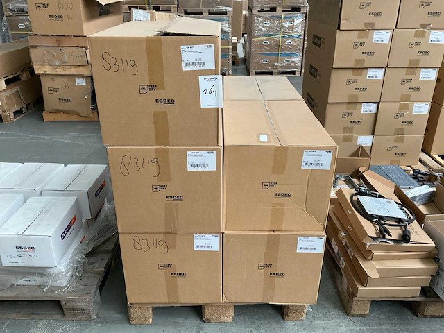 Doos á 100stuks esdec kabel uitgangsgeleiders (8x) - afbeelding 2 van  3