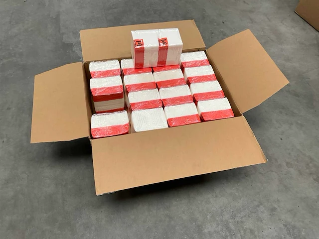 Doos á 16x180 stuks duni servetten (2x) - afbeelding 1 van  3