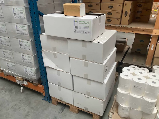 Doos á 2000 stuks 3-laags handdoekjes (9x) - afbeelding 1 van  2