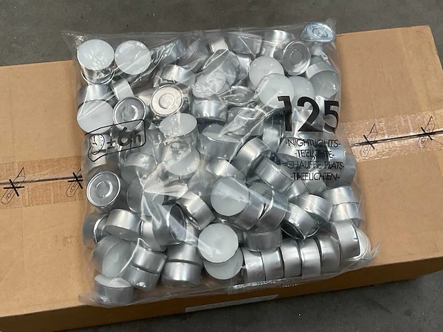 Doos á 6x125 stuks +/- 6h theelichten (4x) - afbeelding 2 van  3
