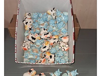 Doos diverse beeldjes ca 4 cm