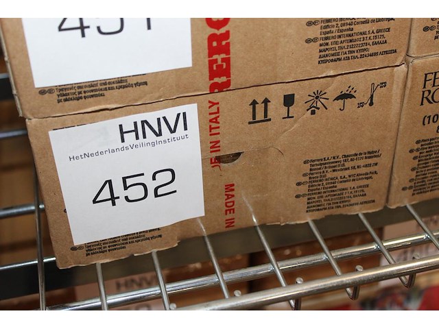 Doos ferrero rocher. 8x 8 stuks. - afbeelding 2 van  2