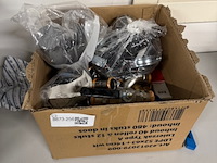 Doos installatiemateriaal, o.a: geberit - afbeelding 1 van  3