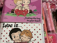 Doos love is… artikelen love is - afbeelding 2 van  5