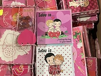 Doos love is… artikelen love is - afbeelding 5 van  5