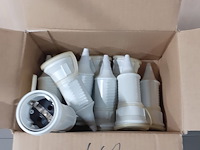 Doos met 12 mennekes contra stekkers (d1042)