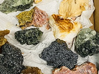 Doos met 35 stuks diverse mineralen - afbeelding 4 van  7