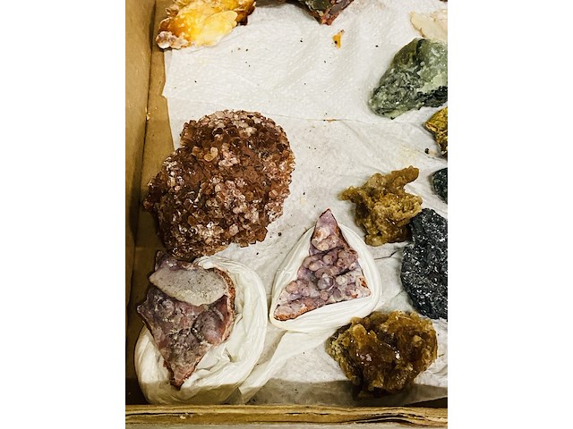 Doos met 35 stuks diverse mineralen - afbeelding 5 van  7