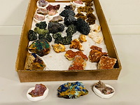 Doos met 43 stuks diverse mineralen - afbeelding 1 van  7
