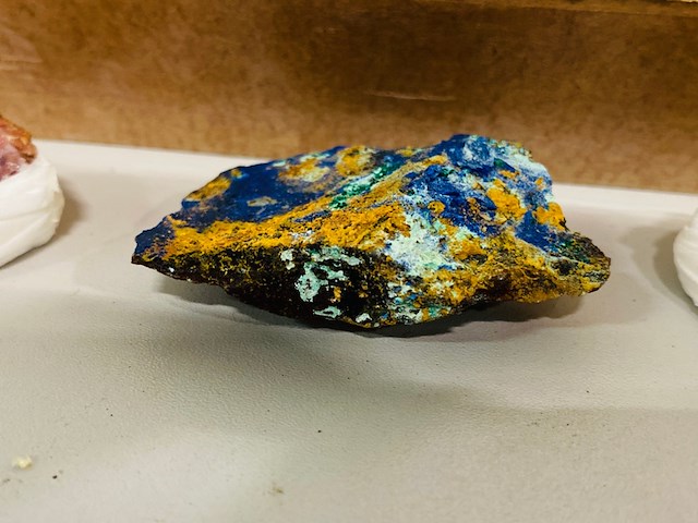 Doos met 43 stuks diverse mineralen - afbeelding 3 van  7