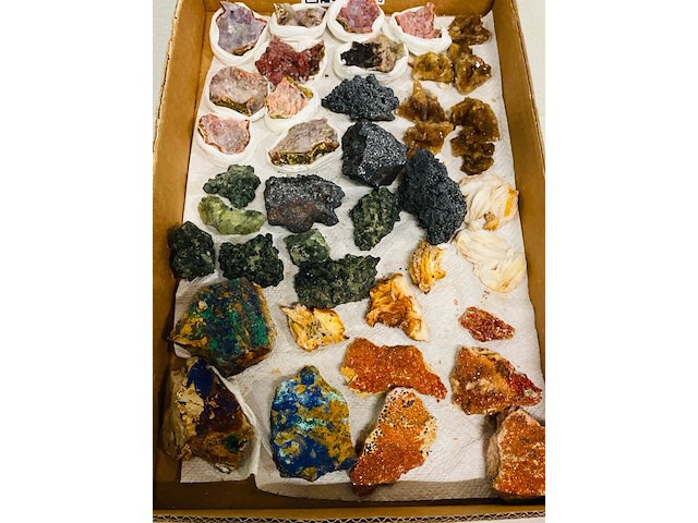 Doos met 43 stuks diverse mineralen - afbeelding 4 van  7